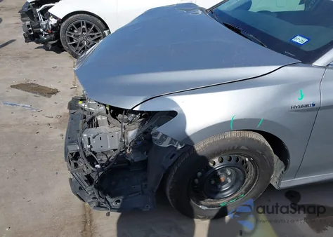 2019 Toyota Camry Hybrid Le z USA, uszkodzony, nr VIN 4T1B31HK9KU005720